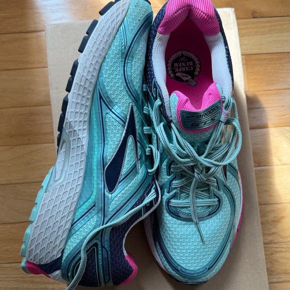 Brooks GTS 16 Women's Athletic Shoes - Aqua and Fuchsia - Picture 4 of 10